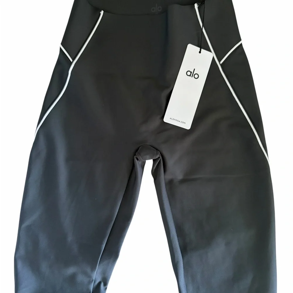 Alo Yoga Airlift High-Waist Haven Leggings size Medium NWT!!